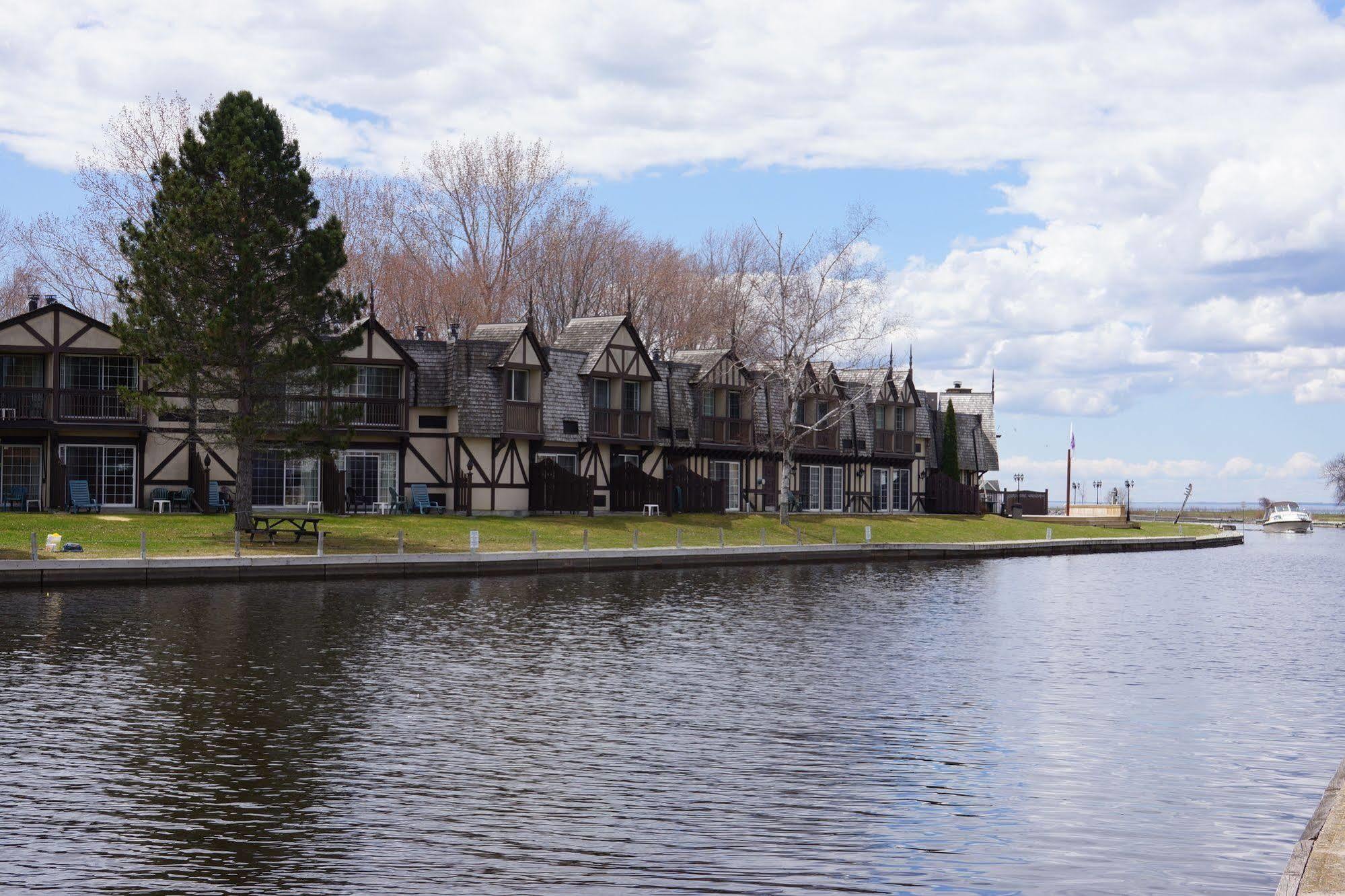 Lagoon Harbour Resort & Hotel Orillia Exterior photo